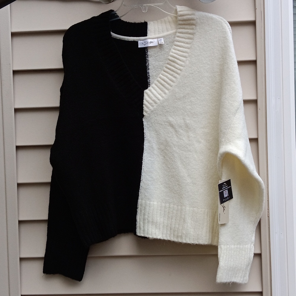 RD Style Black/ White Sweater, size M